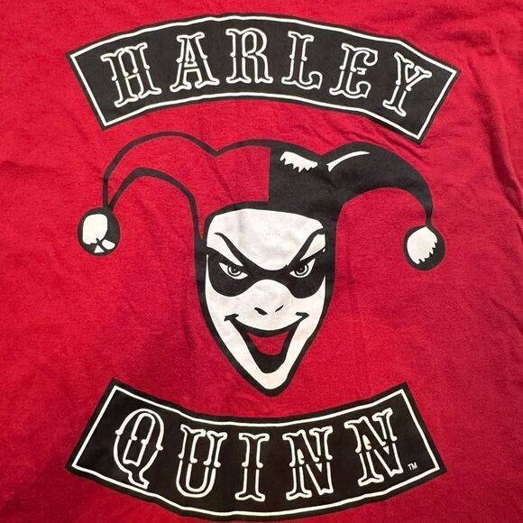 EUC DC Comics Women’s Teens Red  V Neck Graphic Tee Shirt Harley Quinn - Size L - Picture 2 of 4